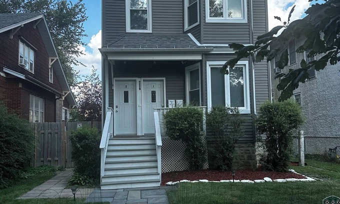 Austin Apartment | Close to Downtown Chicago! Fully furnished with utilities included!