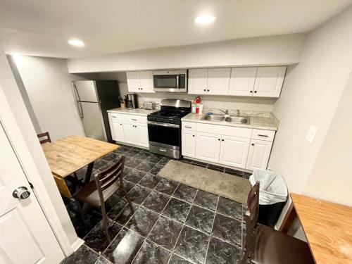 Canaryville House | Close to Downtown - Free Parking