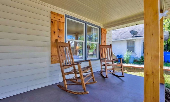 Terry Sanford House | Close to Downtown & Fort Bragg- The Precious Pearl