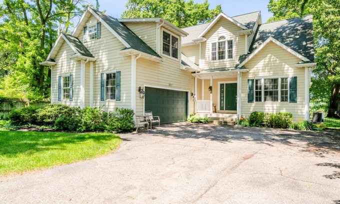 Saint Joseph House | close to downtown St Joe, beaches, restaurants, and Jack Nicklaus Golf Course