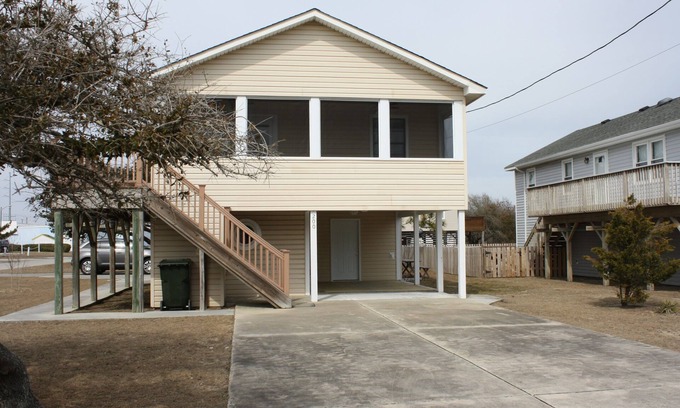 Nags Head Cottage | Close to EVERYTHING and only 5 minute walk to the beach.