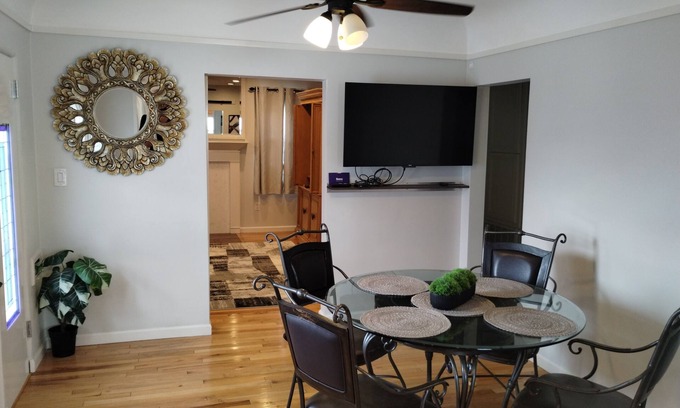 El Cerrito House | CLOSE TO EVERYTHING FUN - Charming 2-BR/2 BA house in San Diego WiFi AC parking