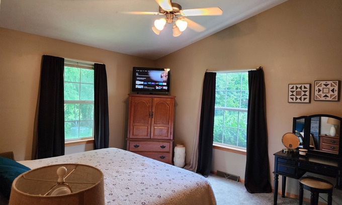 Rockford Condo | Close to everything! nRockford condo off State St & Mulford