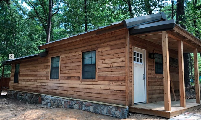 Broken Bow Cabin | Close to everything, near State Park & Hochatown, hot tub!