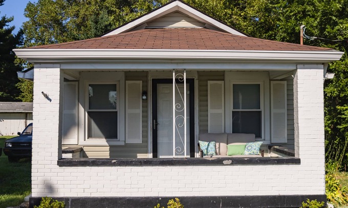 Camp Taylor House | Close to Everything in Louisville!