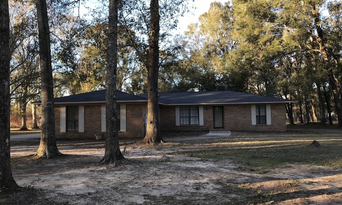 Foley House | Close to Foley Sports Complex,OWA- Sleeps 12- House w/2 Dens & 2 Dining Areas-