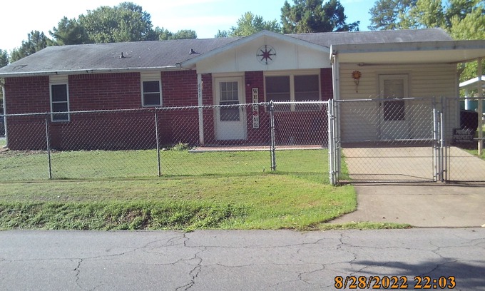 Alma House | Close to Fort Smith/Van Buren, and Fayetteville AR - Home of the Hogs!
