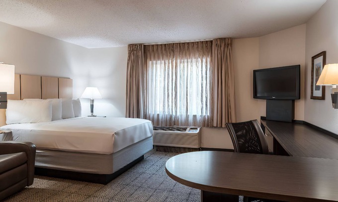Fossil Creek Hotel | Close to Fort Worth Museum of Science and History! 2 Contemporary Units, Parking
