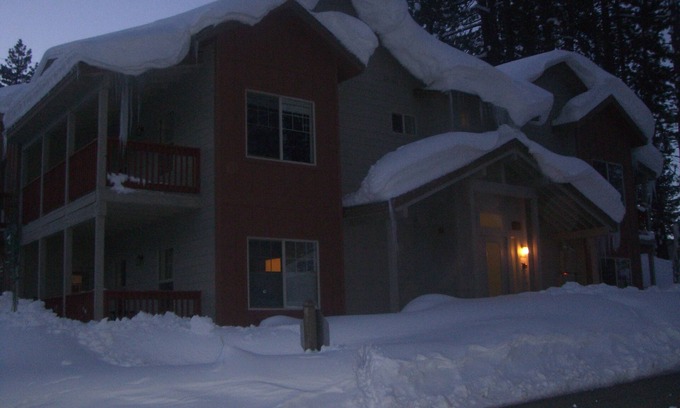 Truckee Apartment | Close to highway and downtown. Equi-distant to major resorts