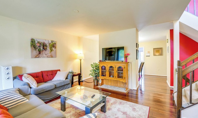 Herndon House | Close to Hospital & Dulles: Herndon Townhome
