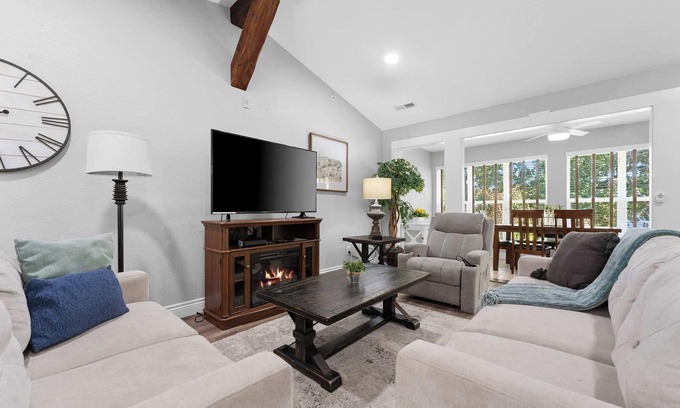 Branson Apartment | Close to HWY 76 Strip! Great Location!