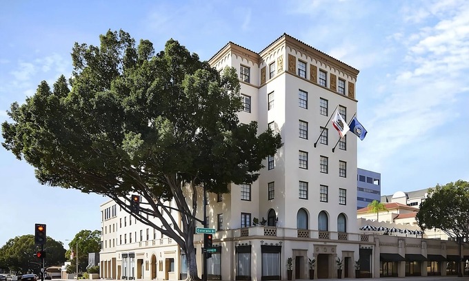 Pasadena Hotel | Close to Ice Skating Center and Museums! 2 Pet-friendly Units, Pool, Parking!
