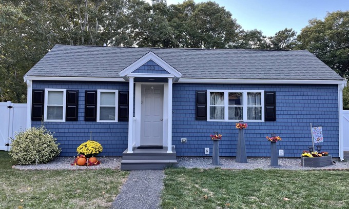 Hyannis House | Close to it all;Beaches, Shopping Centers,Downtown,Ferry and more