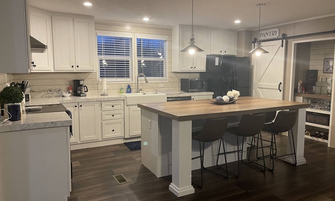 Jamestown House | Close to Jamestown Marina -5-7 min drive