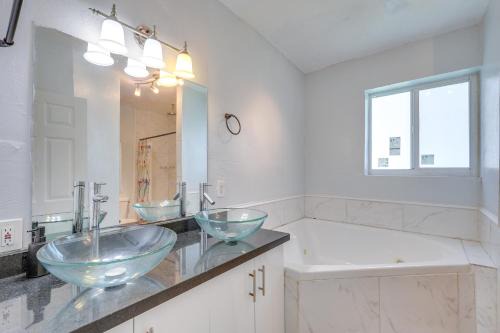 Fort Lauderdale House | Close to Las Olas Beach and Airport Home with Yard!