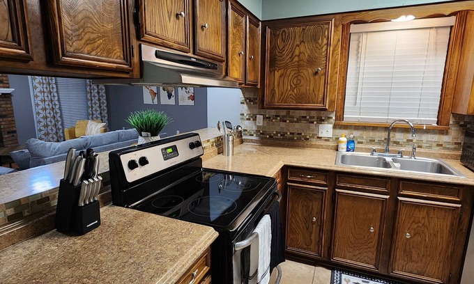 Red Chute Bed & Breakfast | Close to Louisiana Down's Casino. nA charming 3-bedroom house, great amenities!