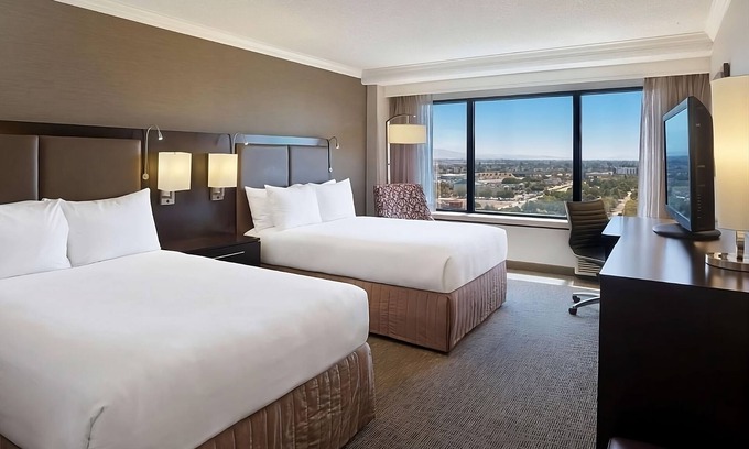 Milpitas Hotel | Close to Major Highways | Affordable Room Ideal For Family Stay | Fitness Center