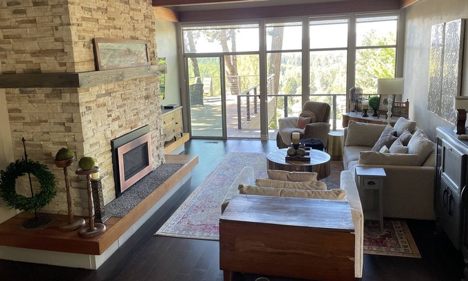 Salem House | Close to Minto Brown Park and Downtown Salem