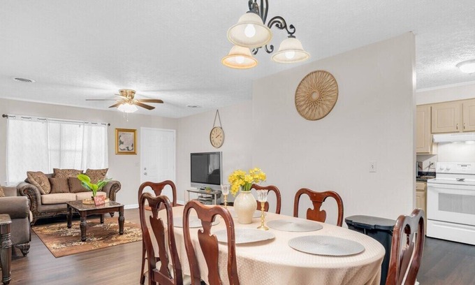 Starkville House | Close to MSU | Family Environment | Comfortable