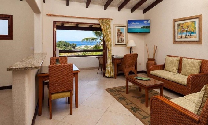 Maynards Hotel | Close to Mullins Beach and Animal Flower Cave! Outdoor Pools, Parking!