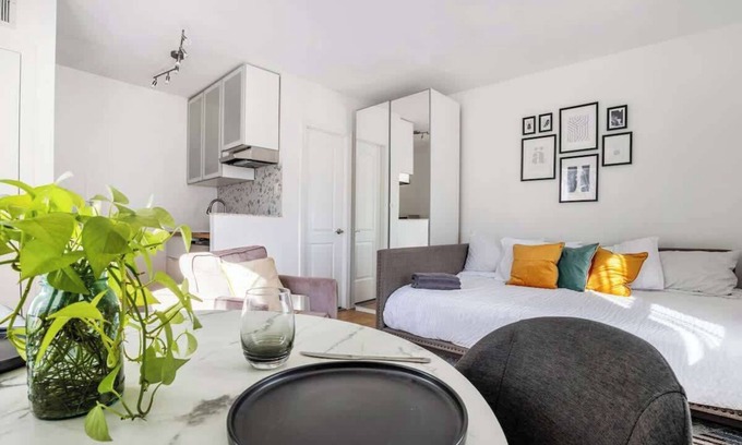 Queens Apartment | Close to NYC! Relaxing Quiet Studio in Woodside