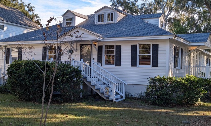 Port Royal House | Close to P.I. Marine Corp Base! Bikes! Fire pit! Game Room! Family friendly!
