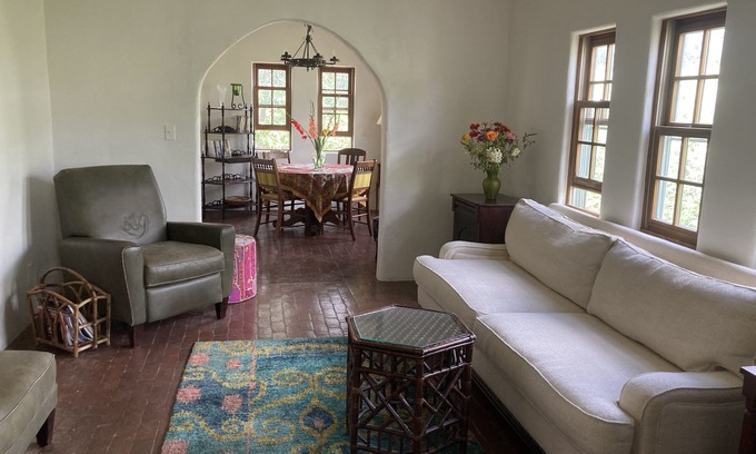 Santa Fe House | Close to Plaza!Charming Private 2 bedroom Casita, 2 fenced quiet courtyards