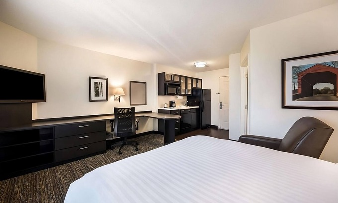 Burlington House | Close to Popular Attractions, Relax in your Suite after a day of exploring!