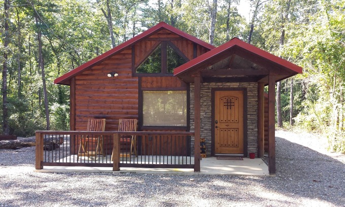 Hochatown Cabin | Close to restaurants & state park. Sleeps 2. Hot tub.