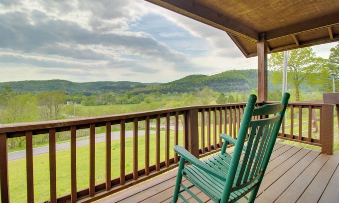 Mountain View Cabin | Close to River & Hiking: Cabin in Mountain View