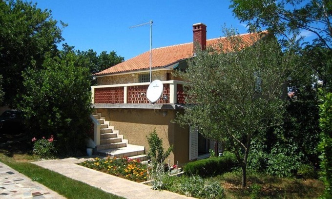 Silo Apartment | Close to sea and sandy beach (130 m), safe parking, large terrace - Šilo/Krk