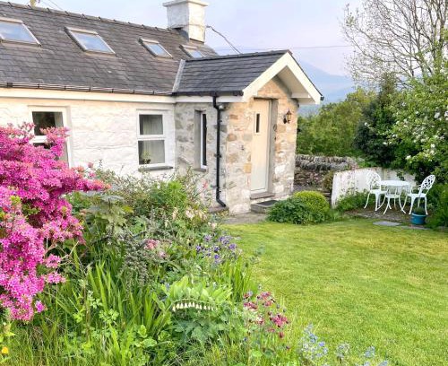 Brynrefail House | Close to Snowdon with Mountain views of Snowdonia