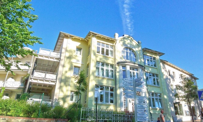 Gohren Apartment | Close to the beach, balcony, free AHOI adventure pool - Strandresidenz Brandenburg FeWo 36