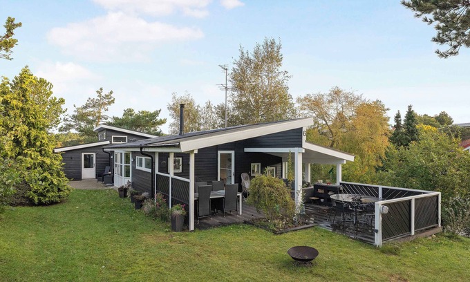Vibæk Strand House | Close to the beach and forest and Ebeltoft