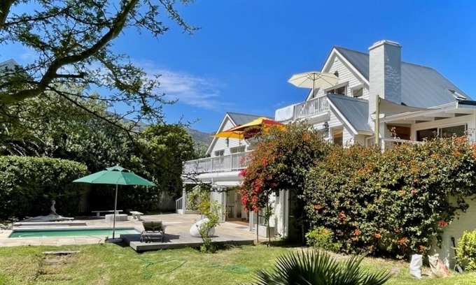 Noordhoek House | Close to the beach at the foot of the most beautiful coastal road, the Chapmanspeak