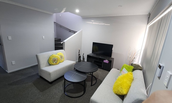 Mount Eden House | Close to the City and Airport. 3km from Eden Park.