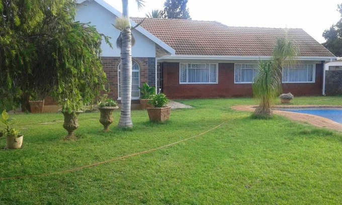 Bulawayo House | Close to the city centre & walking distance to the Zimbabwe National Trade Fair