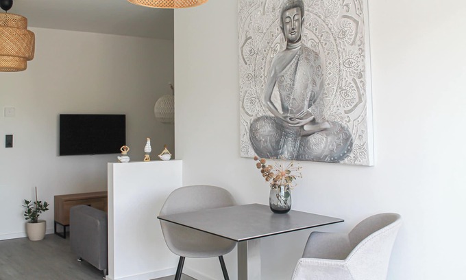 Koblenz Apartment | Close to the city center, with balcony, parking space and charging station