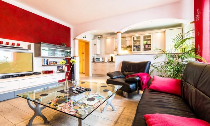Muelheim Apartment | Close to the fair - beautiful, bright 3-room apartment, 70 m²