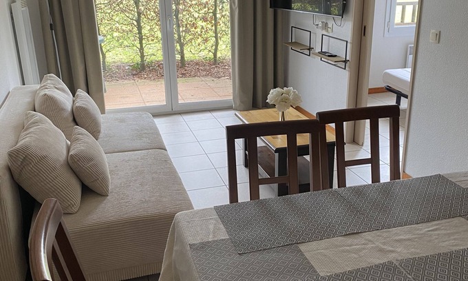 Levernois Apartment | Close to the golf course, the Cité du Vin and the Hospices de Beaune!