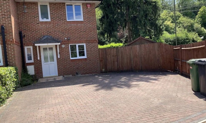 Kings Worthy House | Close to the historic City of Winchester