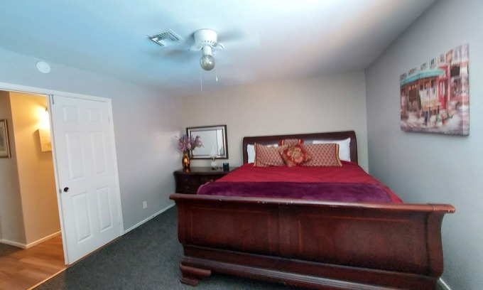 Las Vegas House | Close to the strip 2 miles from las vegas bouleva 4 bedrooms 2 bath whit pool