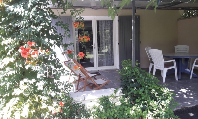 Carpentras House | Close to the Via Venaissia, a haven of peace for nature lovers.