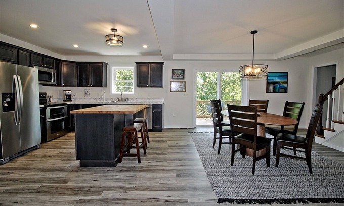New Paltz House | Close to Town, Climbing, Biking and Skiing - Spacious House Great for Getaways