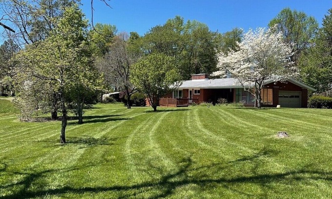 Stonega House | Close to town, the college and a beautiful serene surrounding