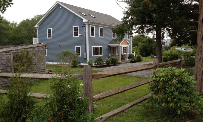 Little Compton House | Close to Vineyards & Beaches, Central AC, Sauna, Steam Shower & 2 Person Jacuzzi