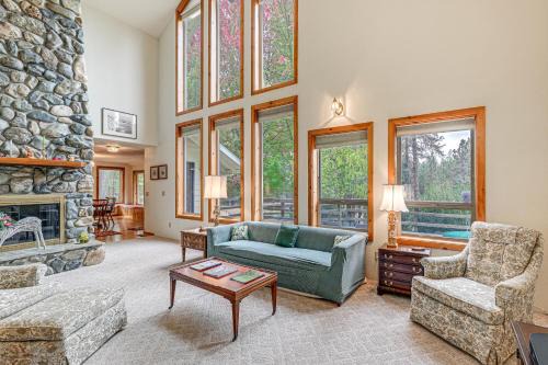 Murphy House | Close to Wine Trail Home with Deck Near Applegate