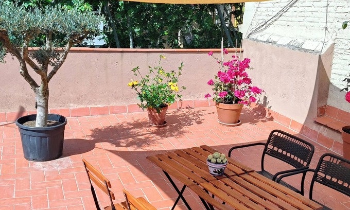 El Baix Guinardo Apartment | Closed to Sagrada Familia, Park Güell