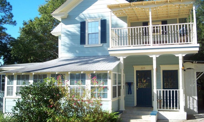 Mount Dora House | CLOSEST Home to Downtown Mt Dora & Lakefront - Winter 2018 SALE!