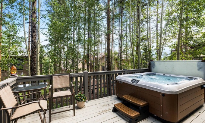 Warrior's Mark West House | Cloud 9 Chalet w/Hot tub and Ping Pong on Peak 9